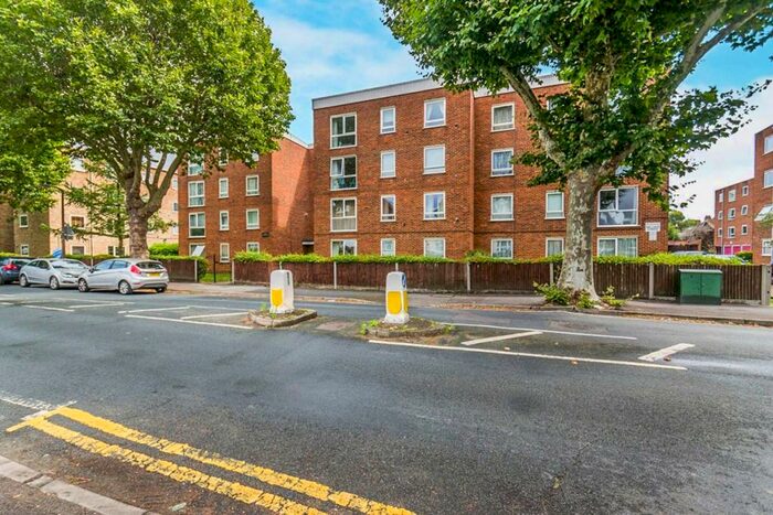 1 Bedroom Flat To Rent In Flat St. James Road, Sutton, Surrey, SM1