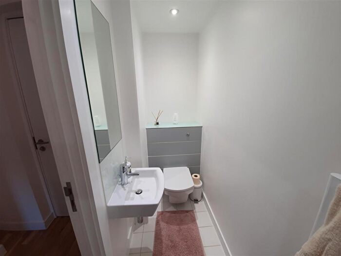 1 Bedroom Flat To Rent In Lilycroft Road, Bradford, BD9