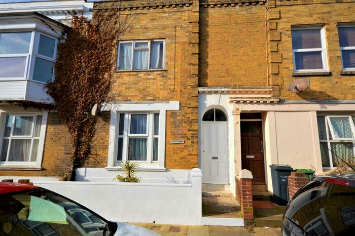 2 Bedroom Apartment To Rent In Fitzroy Street, Sandown, PO36