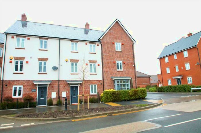 5 Bedroom Town House To Rent In William Heelas Way, Wokingham, RG40