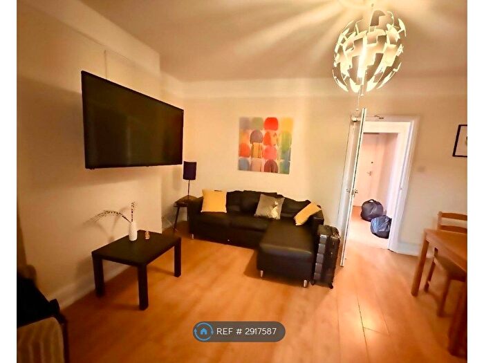 3 Bedroom Flat To Rent In Milton Road, Southampton, SO15