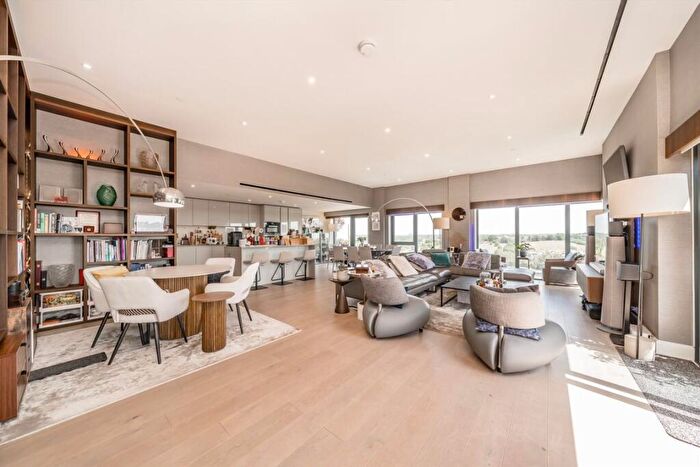 4 Bedroom Flat To Rent In Beaufort Square, Colindale, NW9