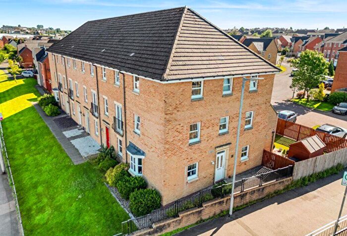 3 Bedroom Town House For Sale In Dalziel Place, Airdrie, ML6