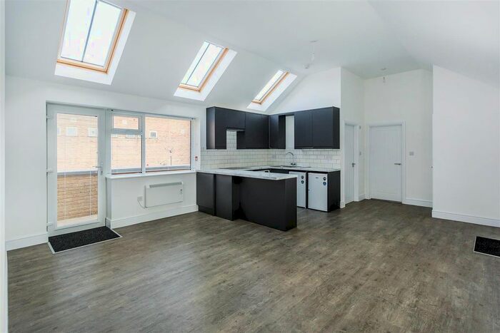 1 Bedroom Flat To Rent In High Street, Carshalton, SM5