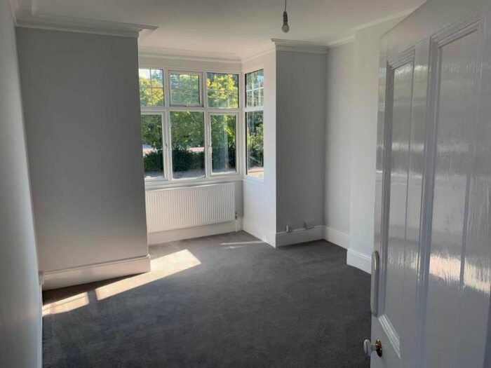 1 Bedroom Flat To Rent In Stoke Road, Guildford, GU1