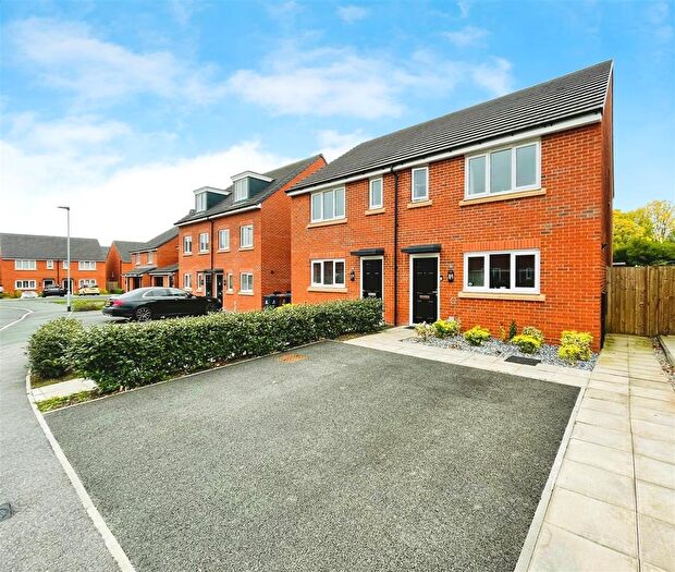 3 Bedroom Semi-detached House For Sale In Spindle Street, Fegg Hayes, ST6