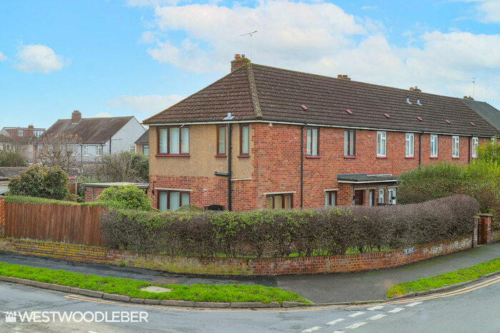 3 Bedroom Semi-Detached House To Rent In The Drive, Hoddesdon, EN11