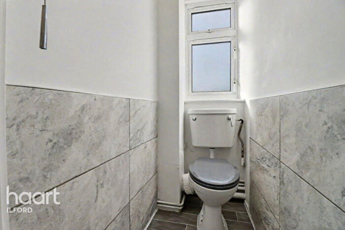 2 Bedroom Flat To Rent In Bradfield Drive, Barking, IG11