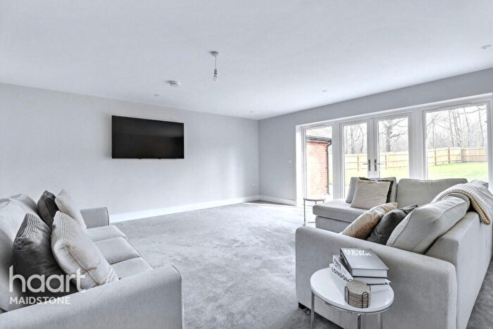 5 Bedroom Detached House For Sale In Upper Barnhill, Maidstone, ME15