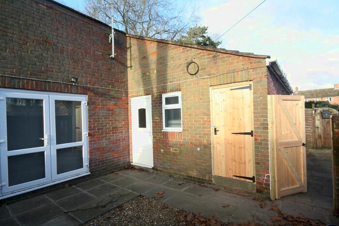 2 Bedroom Bungalow To Rent In Farnham Common, Slough Bucks, SL2