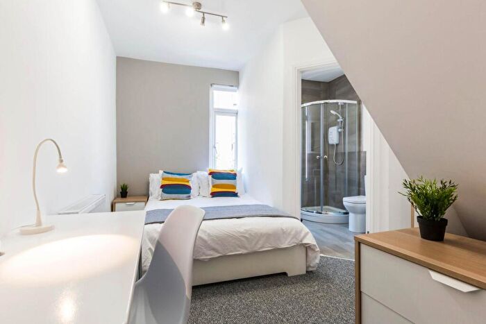 5 Bedroom House To Rent In Royal Park Road, Leeds, LS6
