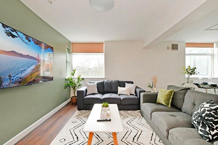 3 Bedroom Apartment To Rent In Broomgrove Apartments, Broomgrove Road, Sheffield, S10