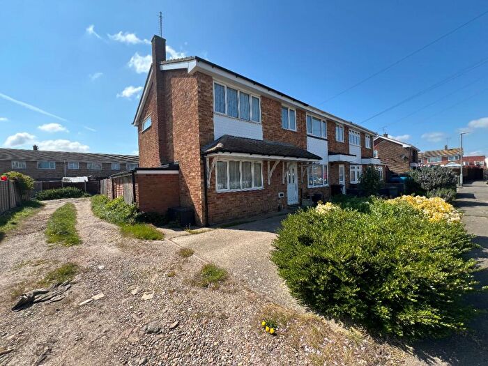 3 Bedroom End Of Terrace House For Sale In Lincoln Way, Canvey Island, SS8