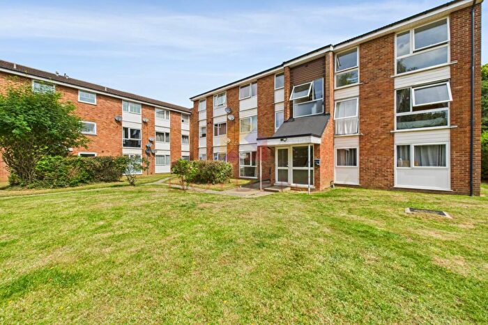 2 Bedroom Flat For Sale In Cornflower Drive Chemlsford, CM1