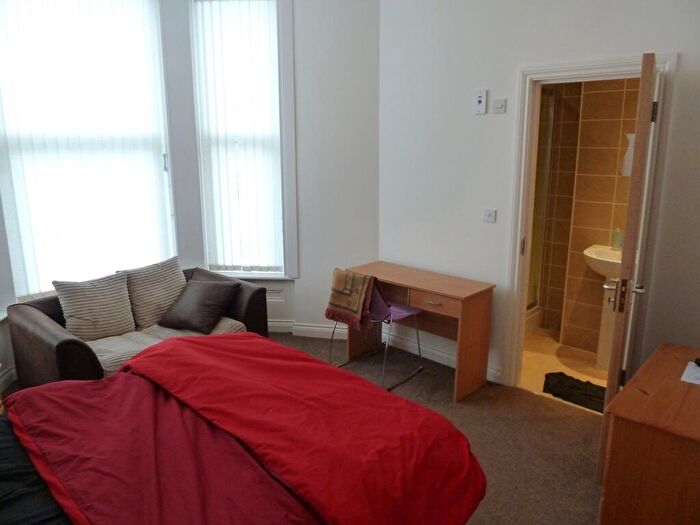 Studio To Rent In Whitefield Tce, Flat, PL4