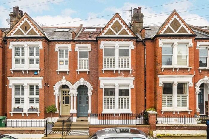 3 Bedroom Semi Detached House To Rent In Ravenslea Road, Clapham South, SW12