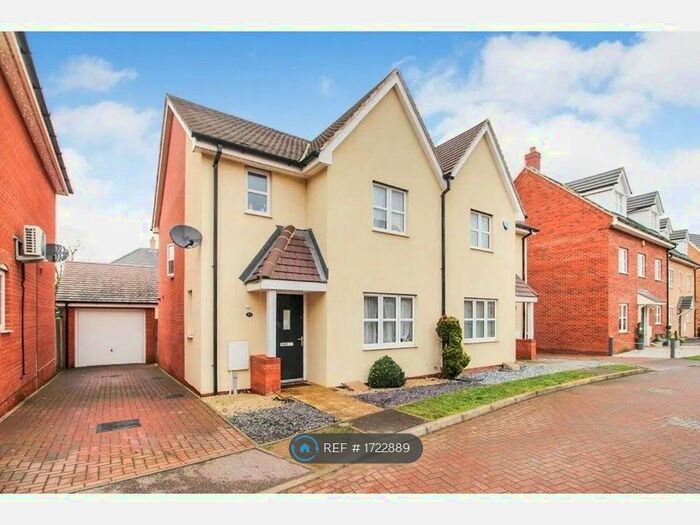 3 Bedroom Semi-Detached House To Rent In Chamberlain Way, Bedford, MK42