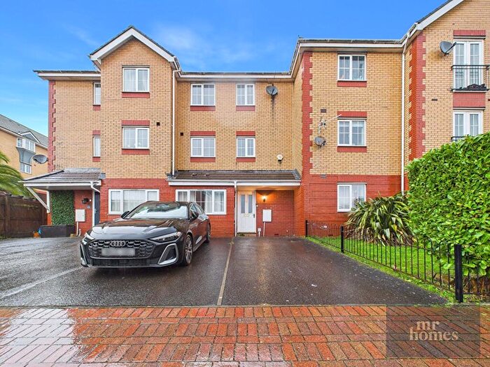 5 Bedroom Town House For Sale In Heol Gwendoline, Barry, CF62