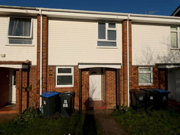 3 Bedroom Property To Rent In Dunnets, Woking, GU21