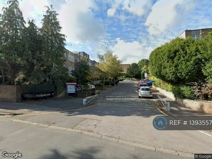 2 Bedroom Maisonette To Rent In Turnpike Link, Croydon, CR0