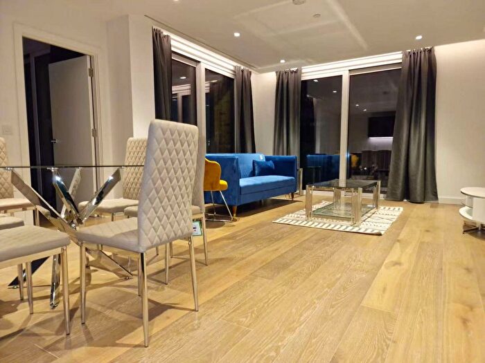 3 Bedroom Flat To Rent In Signature House, Postmark, WC1X