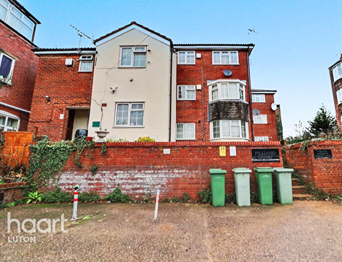 2 Bedroom Flat For Sale In Cromwell Hill, Luton, LU2