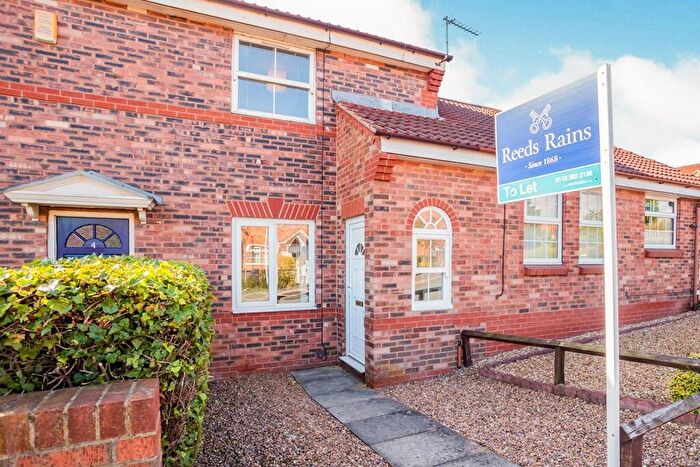 2 Bedroom Terraced House To Rent In Dunlin Drive, Leeds, LS10