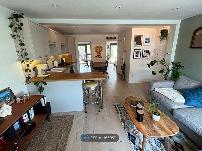 2 Bedroom Flat To Rent In Glyn Road, London, E5