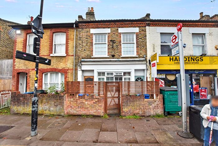 2 Bedroom Maisonette For Sale In Cheltenham Road, London, SE15