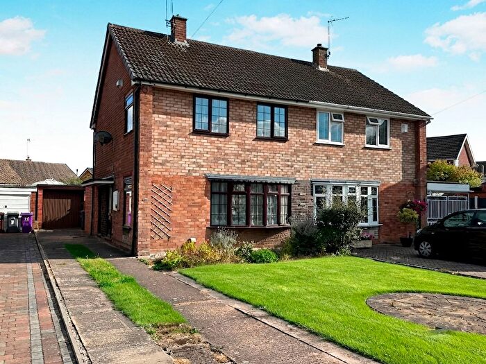 3 Bedroom Semi-Detached House For Sale In Cottage Lane, Fordhouses, Wolverhampton, WV10