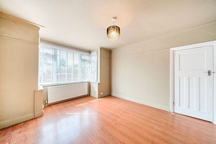 3 Bedroom Maisonette To Rent In The Drive, Morden, SM4