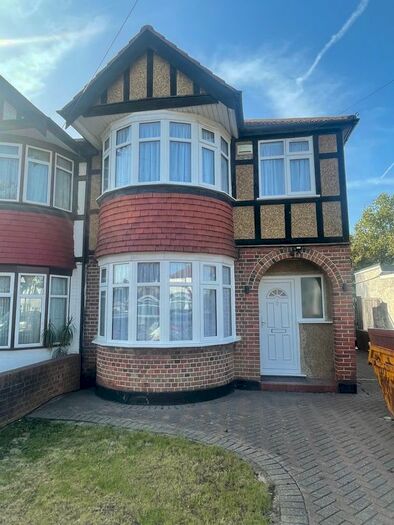3 Bedroom End Of Terrace House To Rent In Kenmore Avenue, Harrow, HA3