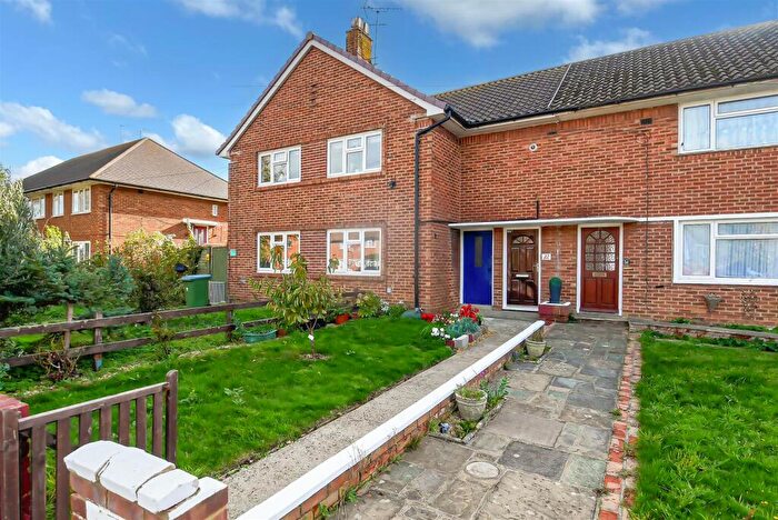 3 Bedroom Maisonette For Sale In Manning Road, Wick, Littlehampton, BN17