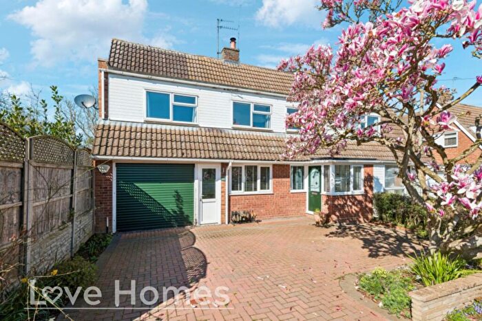 4 Bedroom Semi Detached House For Sale In Newbury Close, Silsoe, MK45
