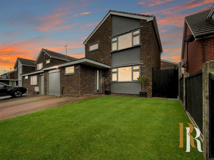 Houses for sale & to rent in CO12 4ER, MAIN ROAD, Dovercourt All Saints