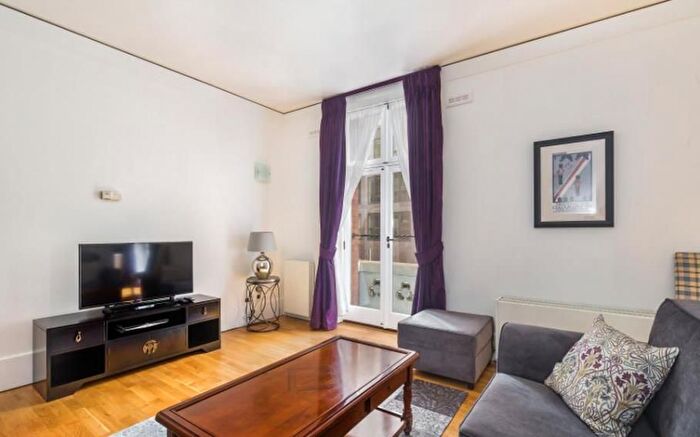 1 Bedroom Flat To Rent In Thayer Street, Marylebone, London, W1U