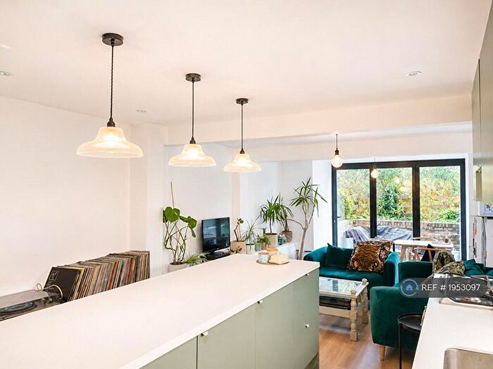 2 Bedroom Flat To Rent In Durley Road, London, N16