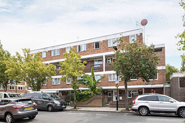 3 Bedroom Maisonette To Rent In Gilpin Road, Clapton, London, E5