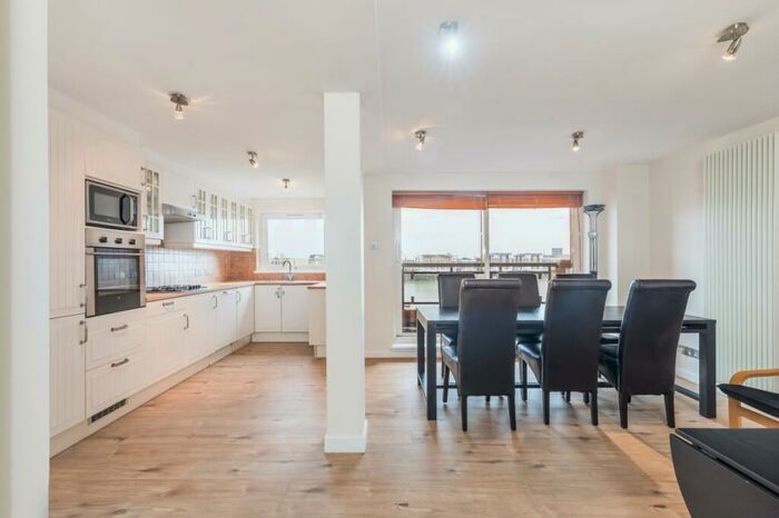 2 Bedroom Flat To Rent In The Highway London, E1W