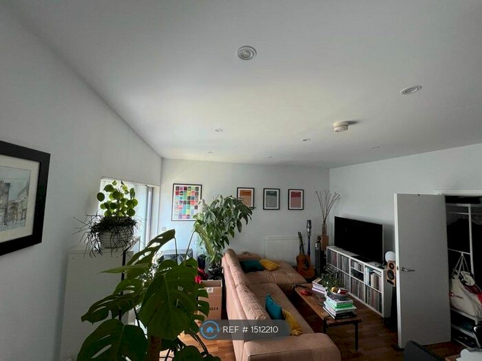 1 Bedroom Flat To Rent In Holly Street, London, E8