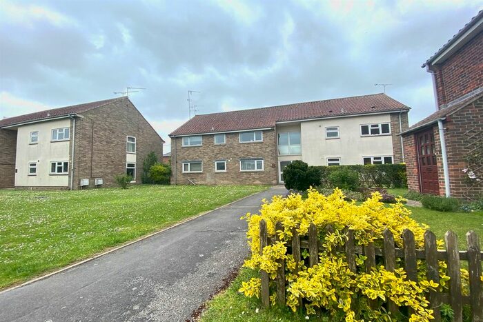 2 Bedroom Flat To Rent In Cambria Close, Bosham, Chichester, PO18