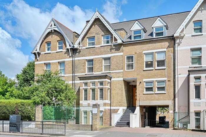 2 Bedroom Flat To Rent In The Vale, Acton, London, W3