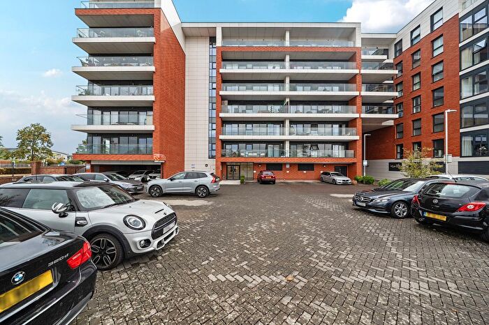 2 Bedroom Flat For Sale In Kingman Way, Newbury, RG14