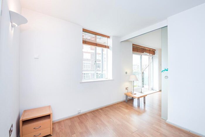 2 Bedroom Apartment To Rent In Myddelton Passage London, EC1R