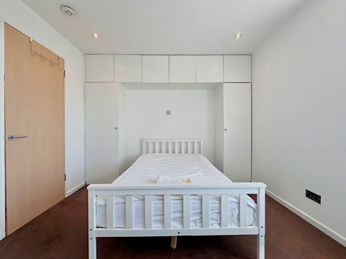 2 Bedroom Flat To Rent In Chesterton Square, London, W8