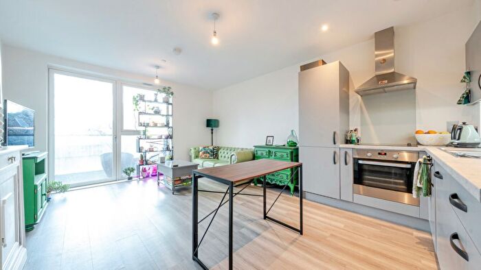1 Bedroom Flat For Sale In Cranton Avenue, Hayes, UB3