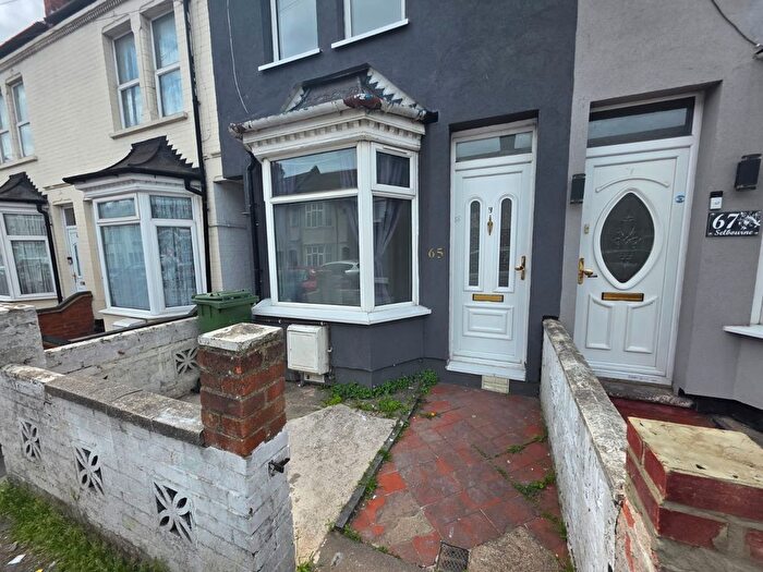 2 Bedroom Terraced House To Rent In Selbourne Road, Luton, Bedfordshire, LU4