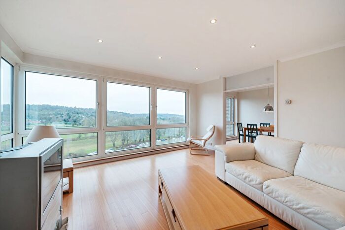 2 Bedroom Flat To Rent In Shooters Hill, Pangbourne, Reading, Berkshire, RG8