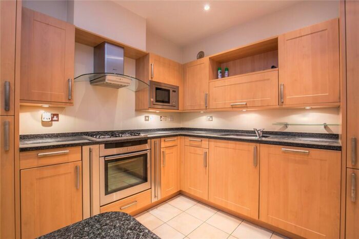 2 Bedroom Apartment To Rent In Hendon Lane, London, N3