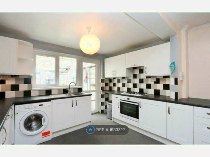 3 Bedroom Terraced House To Rent In Carlingford Road, Hucknall, Nottingham, NG15